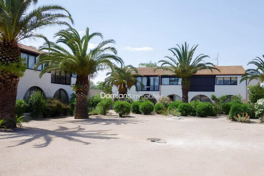 A VENDRE – SAINT CYPRIEN – STUDIO AVEC PARKING