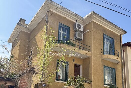 A VENDRE &#8211; THUIR &#8211; MAISON DE CARACTERE AVEC JARDIN