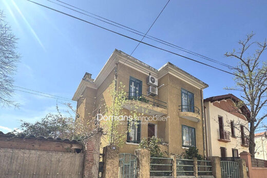 A VENDRE &#8211; THUIR &#8211; MAISON DE CARACTERE AVEC JARDIN