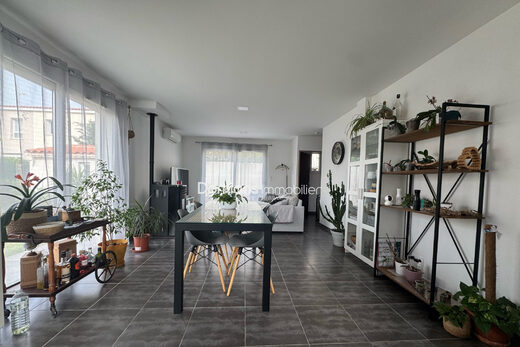 A VENDRE – TROUILLAS – VILLA AVEC JARDIN