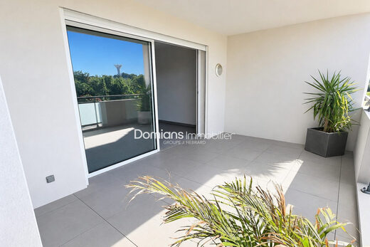 A VENDRE &#8211; SAINT CYPRIEN &#8211; Appartement T4 Garage et Parking priv