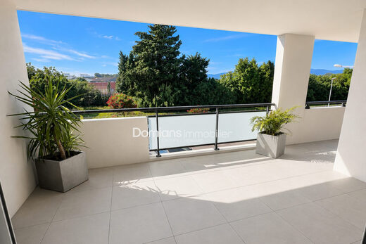 A VENDRE &#8211; SAINT CYPRIEN &#8211; Appartement T4 Garage et Parking priv