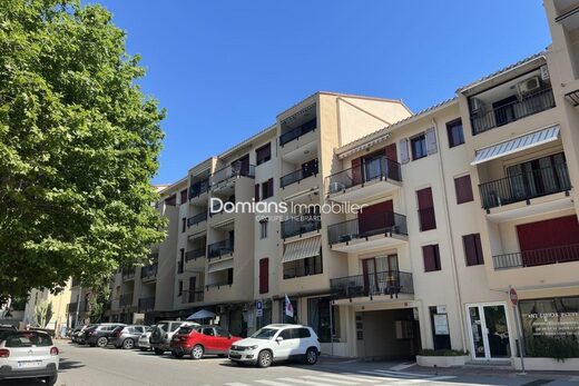 A VENDRE – PORT VENDRES – APPARTEMENT T3 TRAVERSANT